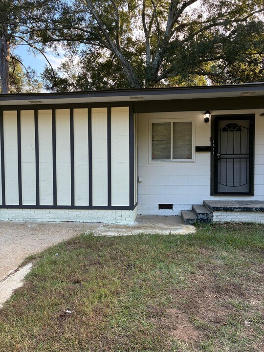1641 Woodburn St in Jackson, MS - Building Photo