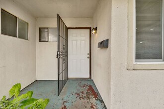 2590 Cheryl Way in Sacramento, CA - Building Photo - Building Photo