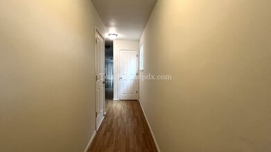 1227 NE 84th Ave in Portland, OR - Building Photo - Building Photo