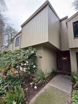 1402 Commons Dr in Sacramento, CA - Building Photo