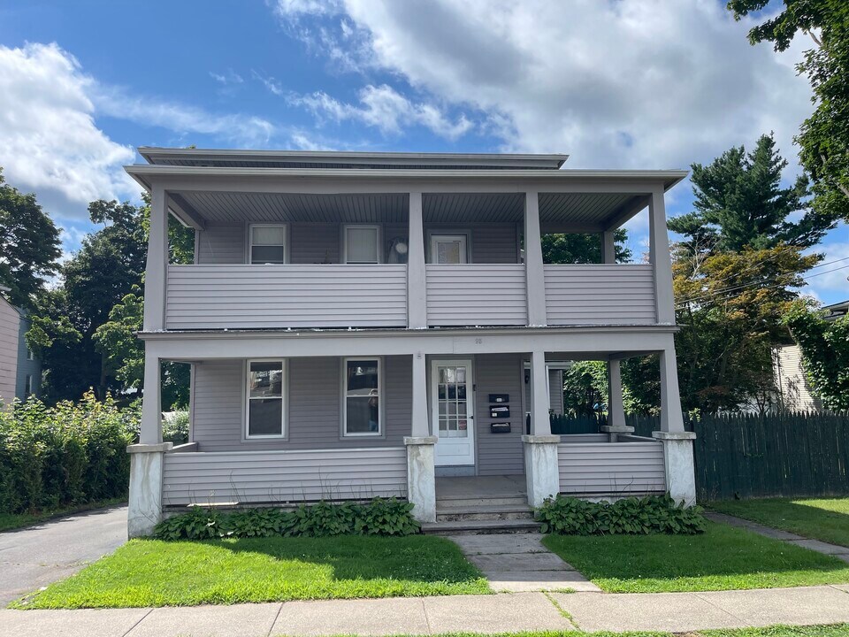 95 Pleasant St-Unit -1st Fl. in New Britain, CT - Foto de edificio