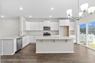 323 Mantoloking Dr in Jackson Township, NJ - Building Photo - Building Photo