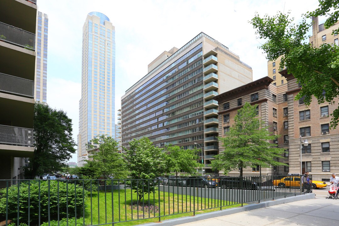 Presidential Tower in New York, NY - Building Photo