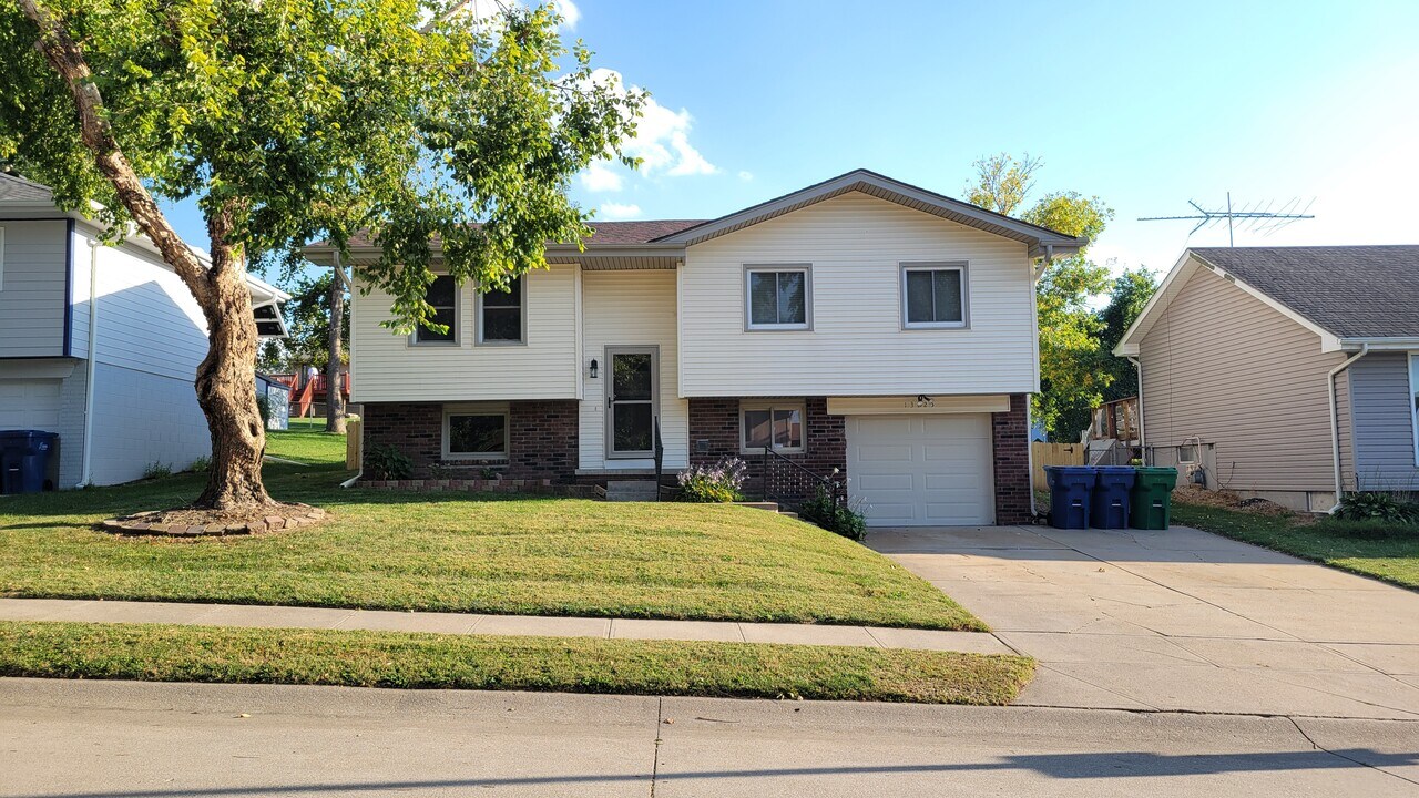 13525 Josephine St in Omaha, NE - Building Photo