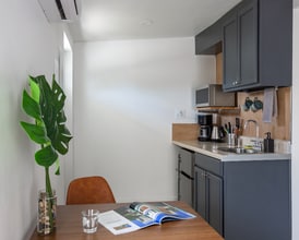 140 NW 23rd Ave in Miami, FL - Foto de edificio - Building Photo