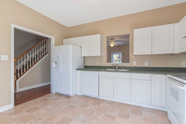 5813 Neuse Wood Dr in Raleigh, NC - Building Photo - Building Photo