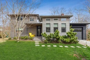 85 Camberly Rd in East Hampton, NY - Building Photo
