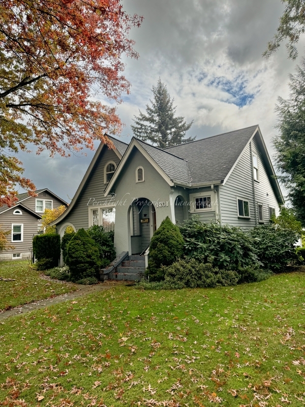 1201 Front St in Lynden, WA - Foto de edificio - Building Photo