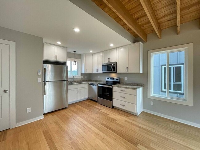 55 W Cascade St in Asheville, NC - Building Photo - Building Photo