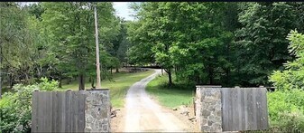 772 Franklin Rd in Mars, PA - Building Photo