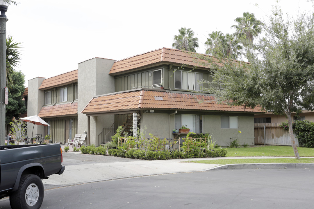 Shady Oaks in Tustin, CA - Foto de edificio