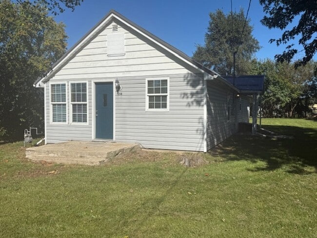 property at 1214 W Rogers St