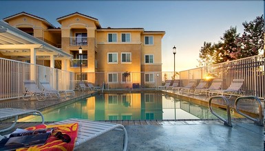 Summercrest in Fresno, CA - Foto de edificio - Building Photo