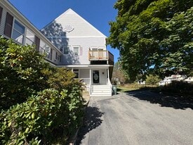 66 E Valentine St, Unit 2 in Westbrook, ME - Building Photo