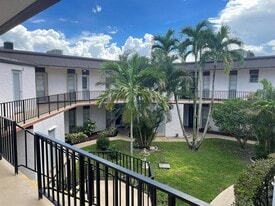 4 Greenway Village N, Unit 201 in Royal Palm Beach, FL - Building Photo