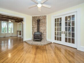 27 Summit Ave in Sea Cliff, NY - Building Photo - Building Photo