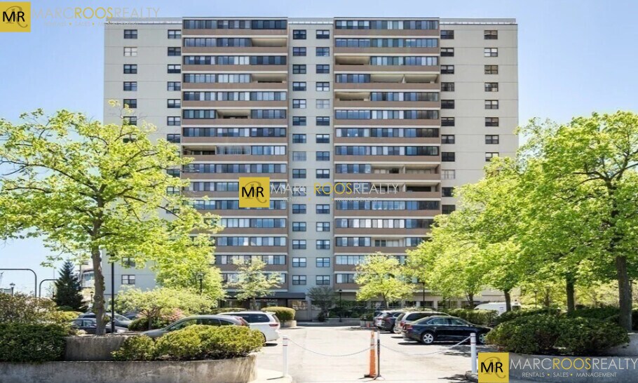 6 Whittier Pl, Unit 8M in Boston, MA - Building Photo