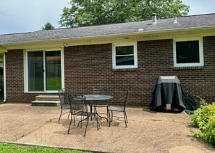 9 Garden Ln in Fayetteville, TN - Building Photo - Building Photo