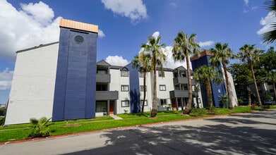 Windsor Manor in Houston, TX - Building Photo - Building Photo
