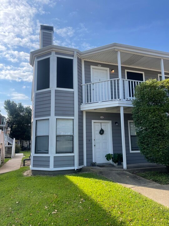 4441 Old College Rd, Unit #4201 in Bryan, TX - Building Photo