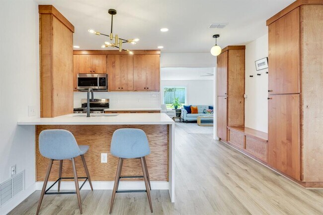 905 Turtle Creek Blvd
