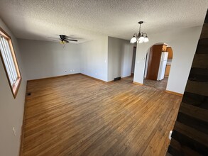 407 11th St NW in Mandan, ND - Building Photo - Building Photo