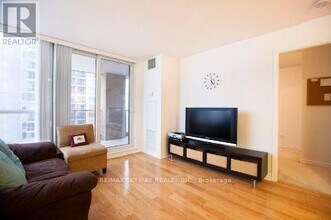 4090-4090 Living Arts Dr in Mississauga, ON - Building Photo - Building Photo