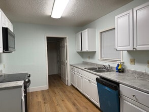 2543 E Ann Arbor Ave in Dallas, TX - Building Photo - Building Photo