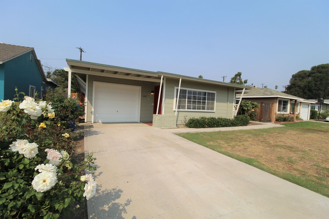 200 Craig Dr in Santa Paula, CA - Building Photo