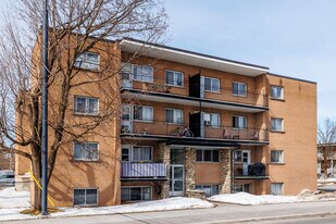 111 François-Souillard Rue in Laval, QC - Building Photo