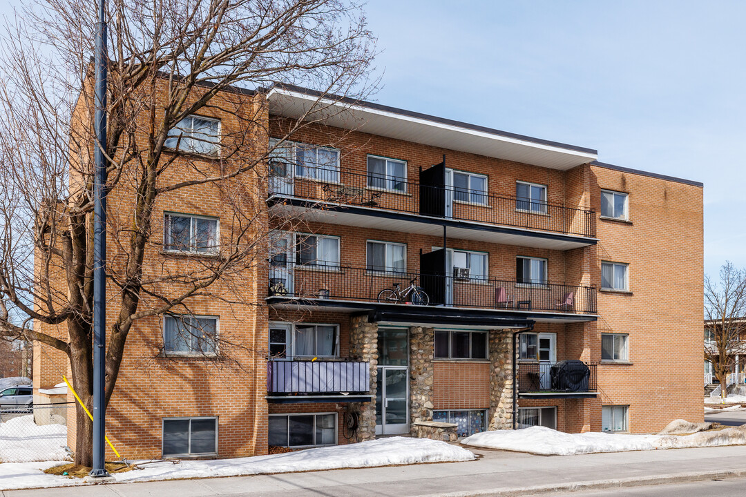 111 François-Souillard Rue in Laval, QC - Building Photo