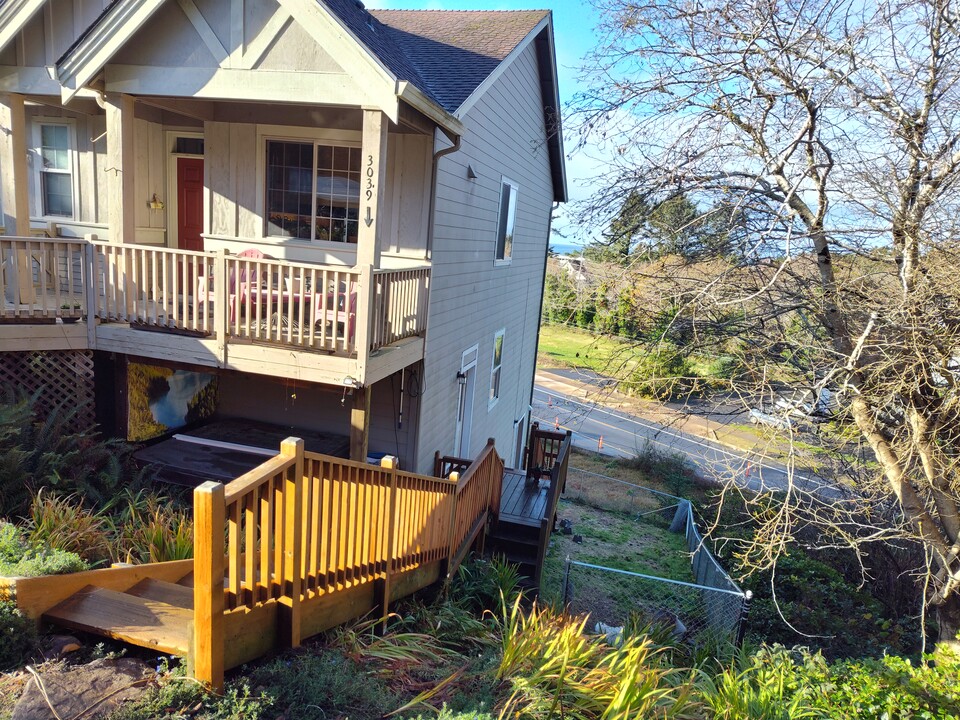 3039 SE Dune Ave, Unit Hamby House Apt in Lincoln City, OR - Building Photo