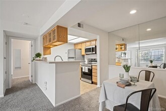 9222 E Arbor Cir, Unit #L in Englewood, CO - Foto de edificio - Building Photo