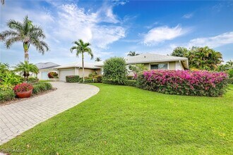 675 Harbour Dr in Naples, FL - Building Photo - Building Photo