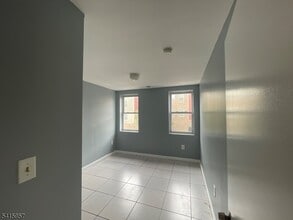 87 1st St in Elizabeth, NJ - Building Photo - Building Photo