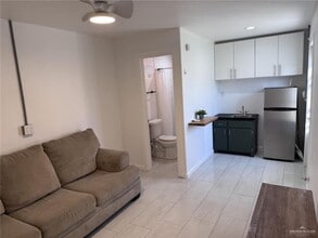 10 S 8th Ave in Edinburg, TX - Building Photo - Building Photo