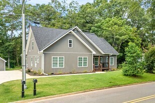 327 Byrd St in Auburn, AL - Building Photo