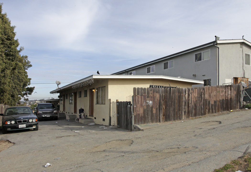 1186 Olympia Ave in Seaside, CA - Building Photo