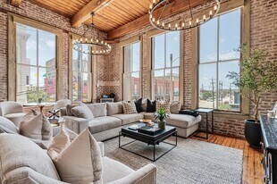 2400 Mechanic St, Unit APT 206 in Galveston, TX - Building Photo