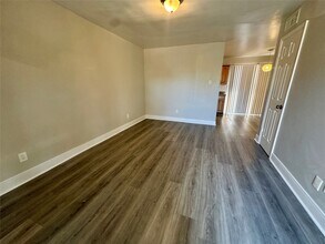 9834 Denning Dr in Houston, TX - Building Photo - Building Photo