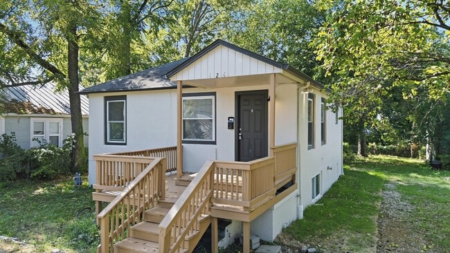 property at 424 S Quebec Ave