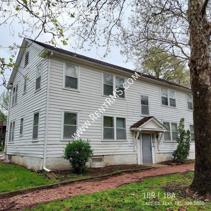 1118 SW Western Ave in Topeka, KS - Building Photo