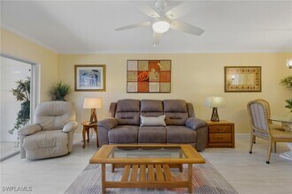 49 High Point Cir S in Naples, FL - Building Photo - Building Photo