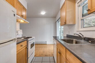 1985 W 8th Ave in Vancouver, BC - Building Photo - Building Photo