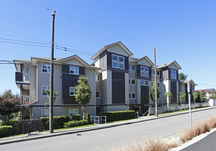 Vanness Park in Vancouver, BC - Building Photo - Building Photo