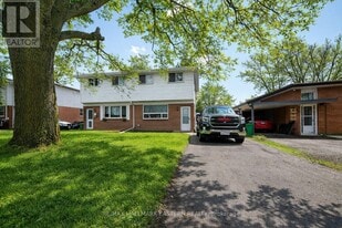 24 A Springbrook Dr in Peterborough, ON - Building Photo