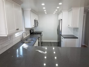 1745 Herrin St in Redondo Beach, CA - Building Photo - Building Photo