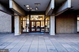 240 M St SE, Unit 109 in Washington, DC - Building Photo - Building Photo