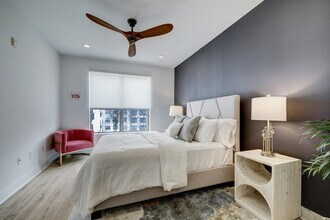 2137 Pelham Dr, Unit FL3-ID1028914P in Houston, TX - Building Photo - Building Photo