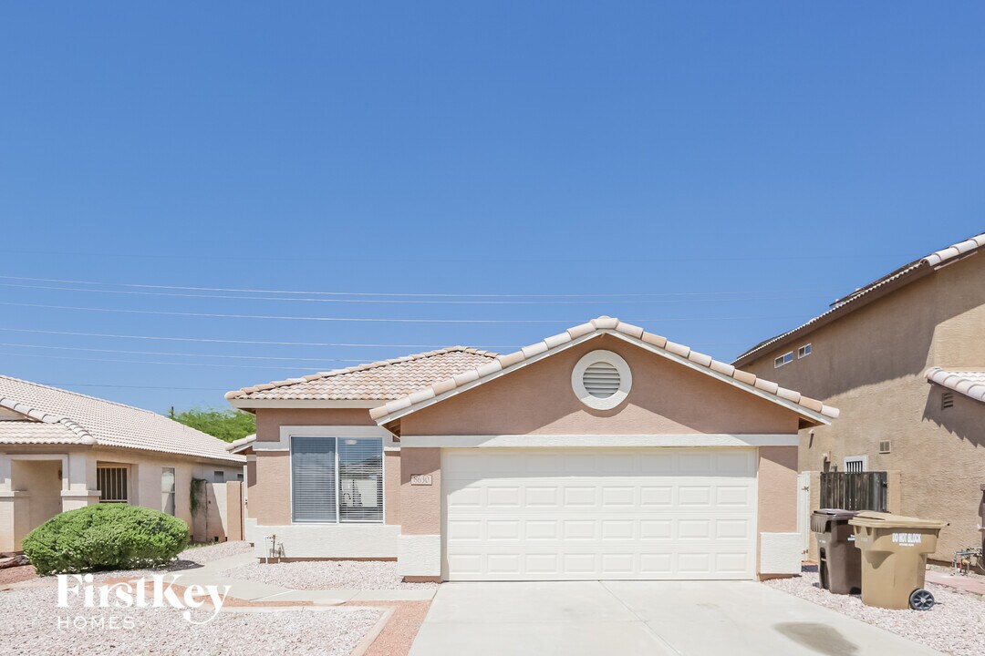 8630 W Shaw Butte Dr in Peoria, AZ - Foto de edificio